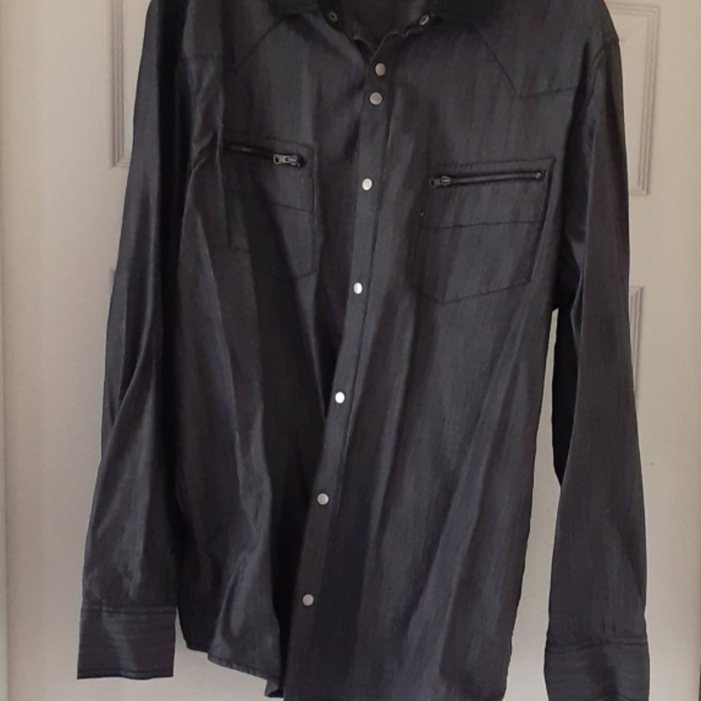 Button up - Picture 3 of 3